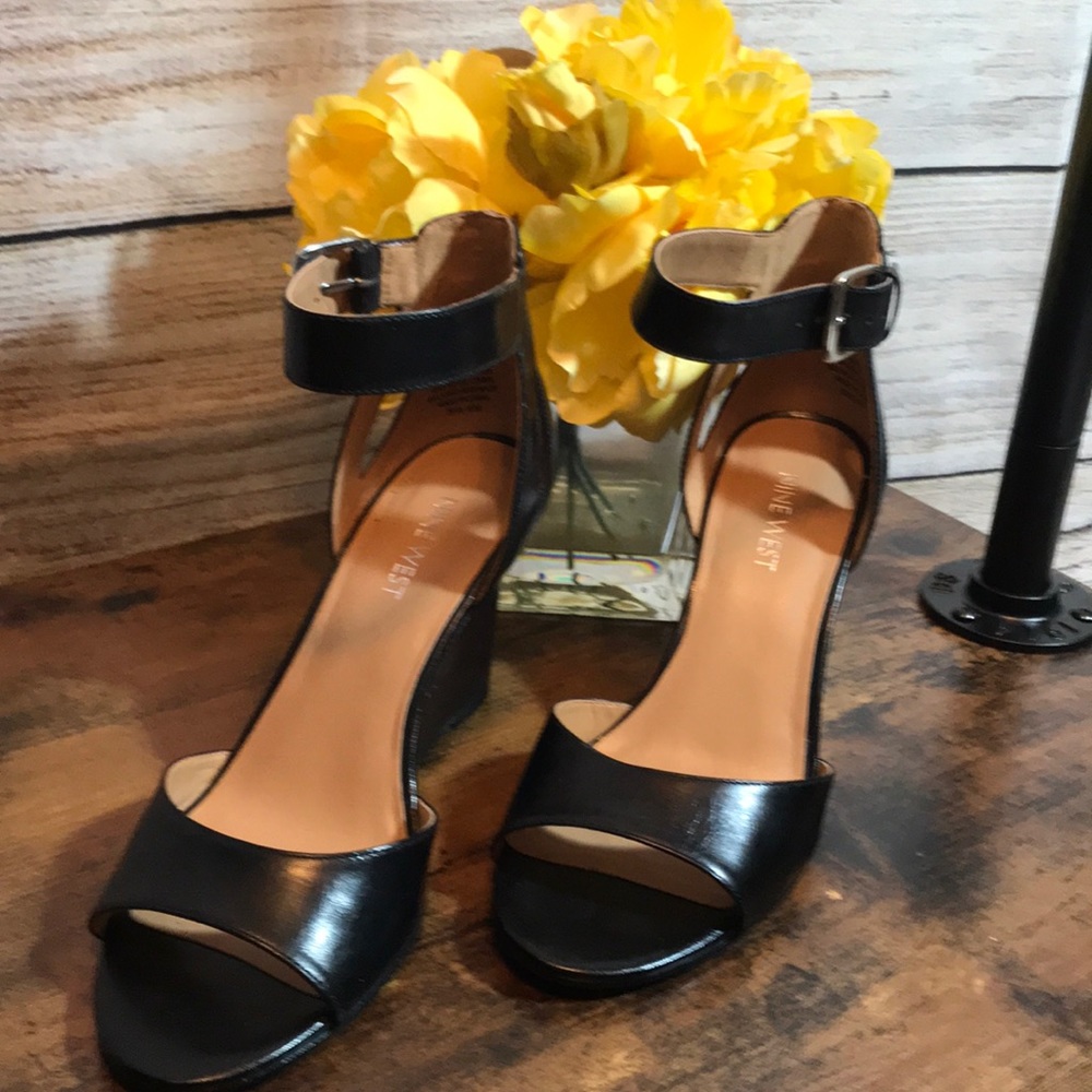 Nine West, Size 6.5, Leather Sandals, Black
